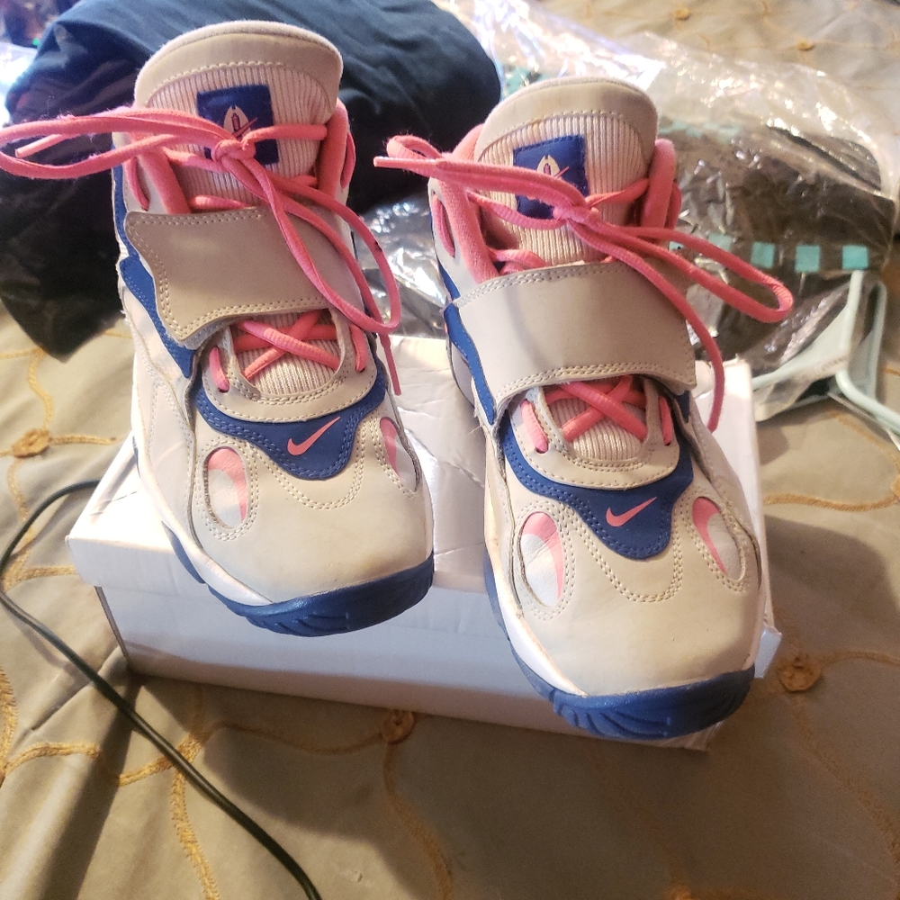 Nike - Picture 3 of 6